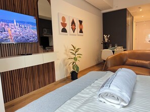 1 habitación, caja de seguridad en la habitación y escritorio 