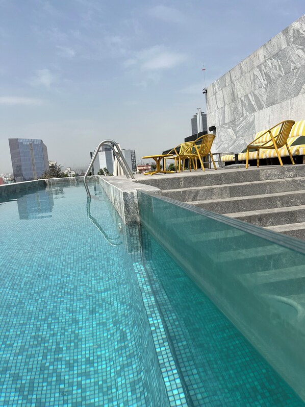 室外泳池、暖水池