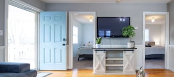 Petersburg’s Hidden Cottage: A Cozy Tiny Getaway