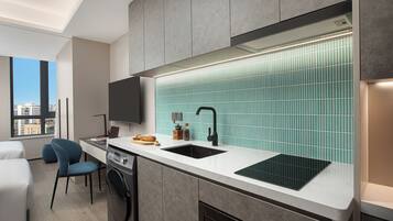 Deluxe Twin Room | In-room safe, desk, laptop workspace, blackout curtains