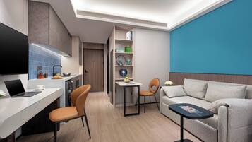 Executive Single Room | In-room safe, desk, laptop workspace, blackout curtains