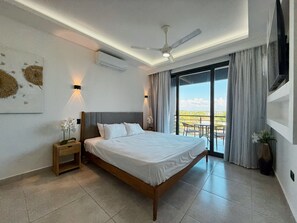 2 chambres, coffres-forts dans les chambres, bureau