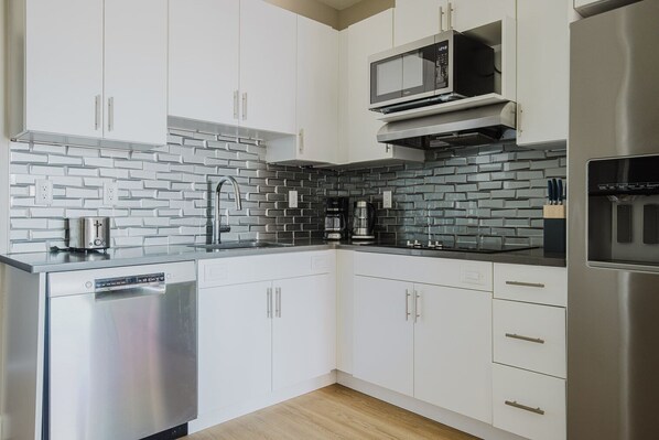 Fridge, microwave, oven, stovetop