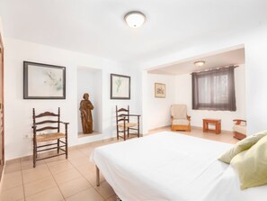 3 chambres, bureau, accès Internet