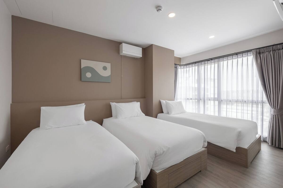 Homey Triple Deluxe | 1 bedroom, memory foam beds, in-room safe, desk