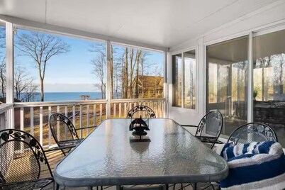 Great Lake Michigan Cottage on 1.5 acres. Room to play
