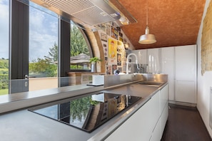 Fridge, microwave, oven, stovetop