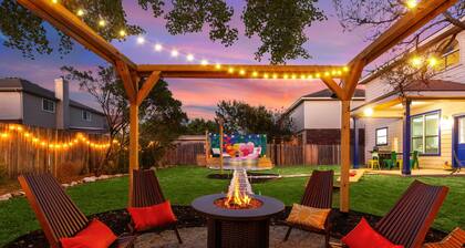 Retro Home - HotTub, FirePit with Movie Screen, Pool, Game Room, Theater, More