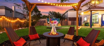 Retro Home - HotTub, FirePit with Movie Screen, Pool, Game Room, Theater, More