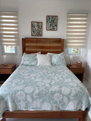 3 slaapkamers, een strijkplank/strijkijzer, wifi, beddengoed