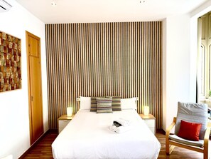 Iron/ironing board, internet, bed sheets