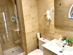Shower, hair dryer, towels
