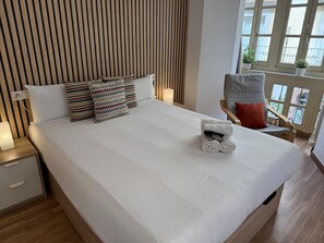 Tabla de planchar con plancha, Internet, ropa de cama