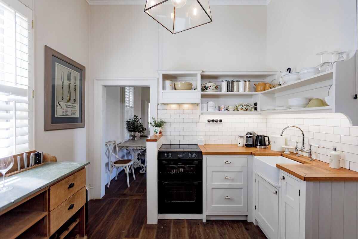 Micro-ondes, four, plaque de cuisson