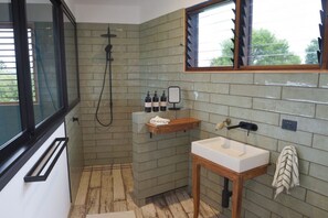 Eco-friendly toiletries, towels, soap, shampoo