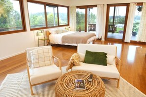 1 bedroom, iron/ironing board, WiFi, bed sheets - Rural Studio Retreat with Stunning Mountain Views (Bellingen)