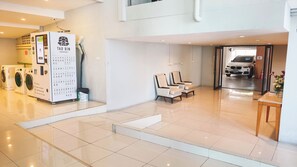 Pintu masuk properti