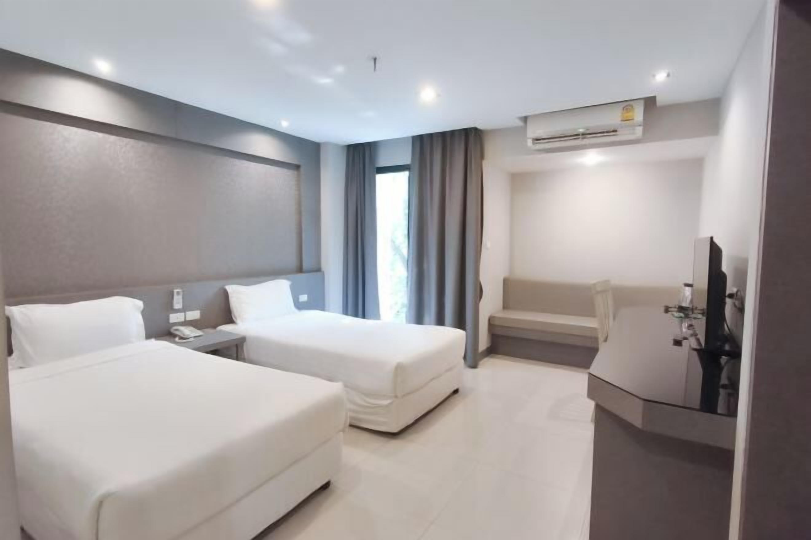 Skrivebord for bærbar PC og ekstrasenger (mot et tillegg)