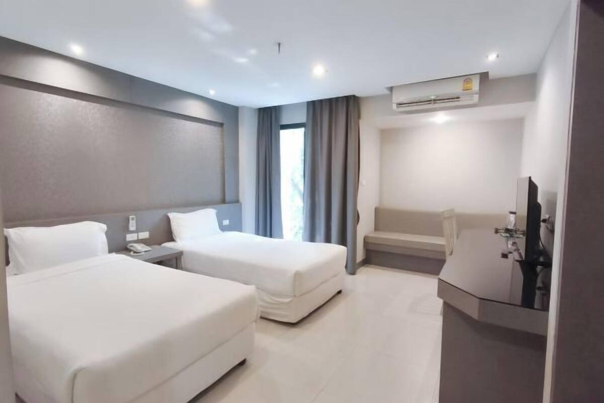 Skrivebord for bærbar PC og ekstrasenger (mot et tillegg)