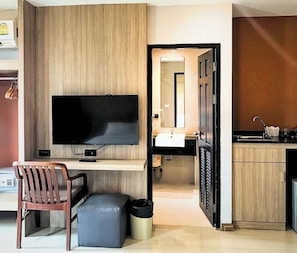 Superior Double Room | 1 bedroom, laptop workspace, rollaway beds, free WiFi
