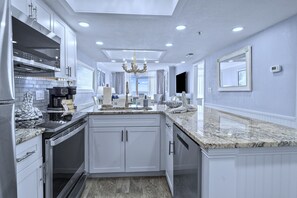 Private kitchen - Ocean Front 2 Bedroom Condo with Direct Ocean Views, Amenities for all to enjoy! (Myrtle Beach)