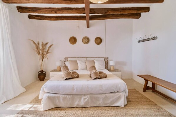 Desk, iron/ironing board, travel crib, free WiFi - Llampí, Nature, swimming pool and Mallorcan charm (Maria De La Salut)