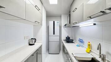 Condo, City View | Private kitchen | Fridge, microwave, stovetop, cookware/dishes/utensils