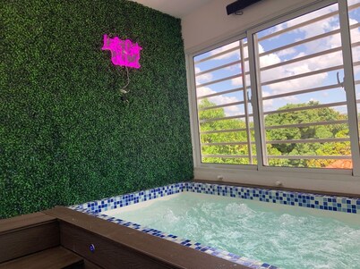 Charming Getaway in the Heart of Baní – Private Jacuzzi Included!