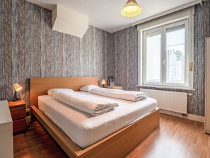 5 chambres, bureau, accès Internet