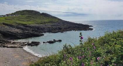 Mumbles Cottage - Sleeps 4 - Pets Ok - Parking