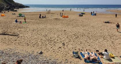 Mumbles Cottage - Sleeps 4 - Pets Ok - Parking
