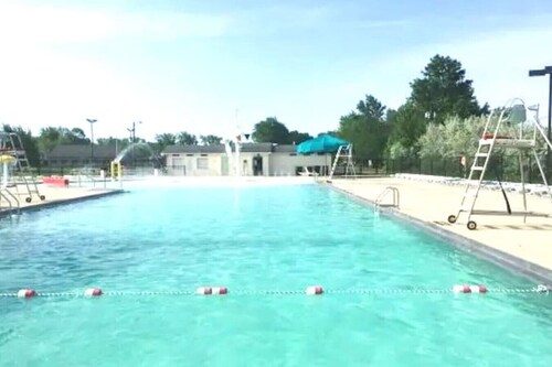 Emerald - GREAT PARK, 3br, Yard, Pet-Friendly