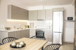 Fridge, microwave, oven, stovetop