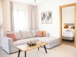 TV - Zen Beachfront Apartment (Kokkini Hani)