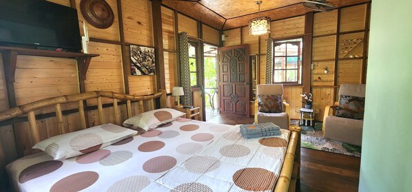 Deluxe Double Room, Bay View | Living area