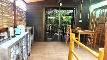 Deluxe Double Room, Bay View | Private kitchen | Fridge, oven, electric kettle, cookware/dishes/utensils