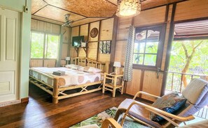 Doppia Deluxe, vista baia | Minibar, cassaforte in camera, postazione laptop, tende oscuranti