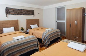 Kolmen hengen classic-huone | Kannettavalle tietokoneelle sopiva työtila, ilmainen Wi-Fi