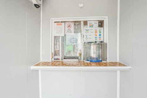 Flint Motel by OYO MI Near I-475