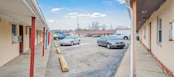 Flint Motel by OYO MI Near I-475