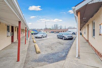 Flint Motel by OYO MI Near I-475