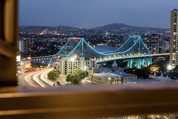 Story Bridge view at night