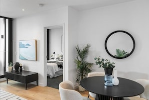 2 slaapkamers, een bureau, een strijkplank/strijkijzer, gratis wifi