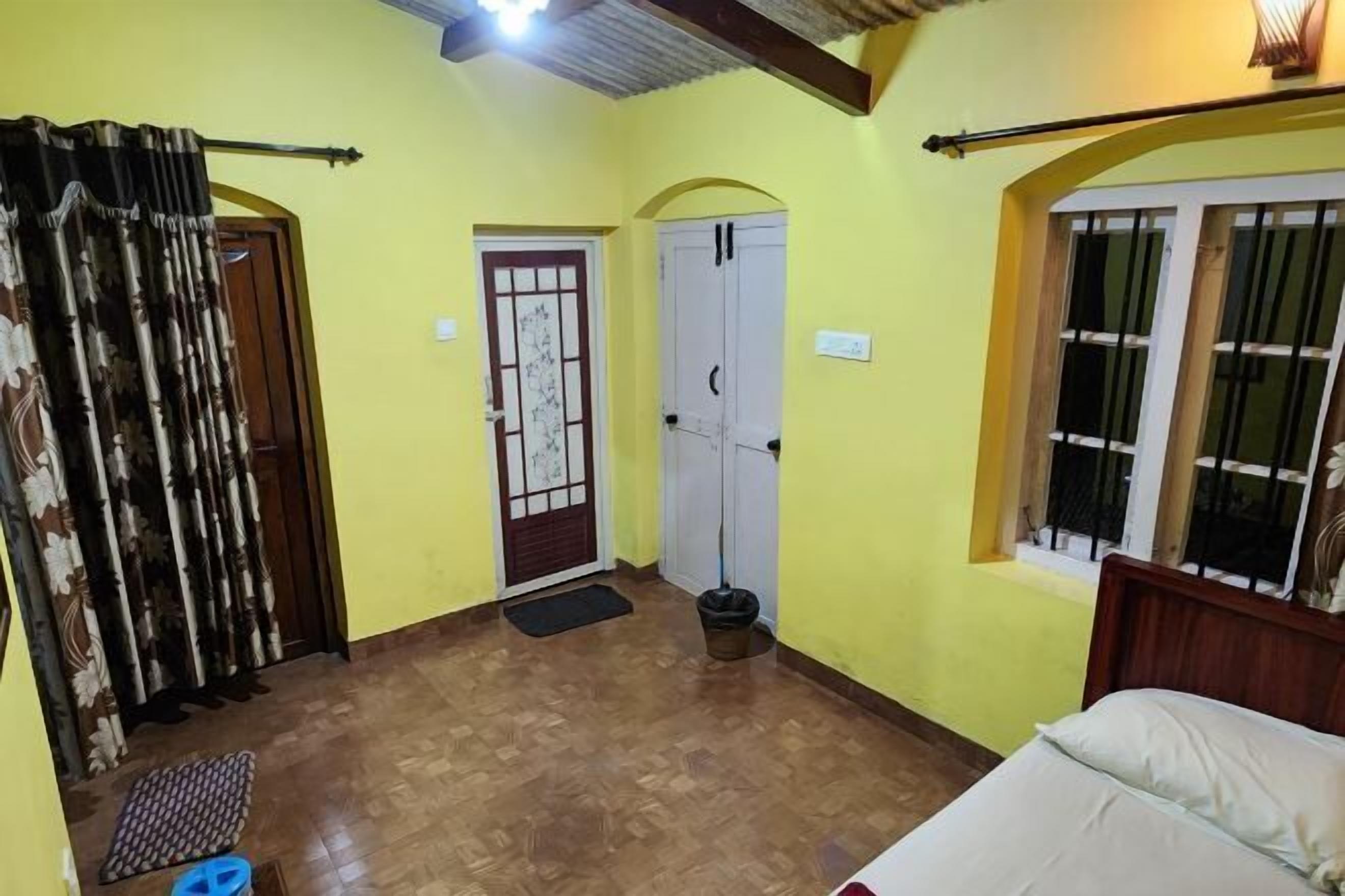 Espaço de trabalho para notebook, Wi-Fi de cortesia, roupa de cama