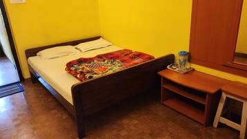 Phòng Economy, quang cảnh sân vườn | 1 phòng ngủ, khu vực làm việc phù hợp cho laptop