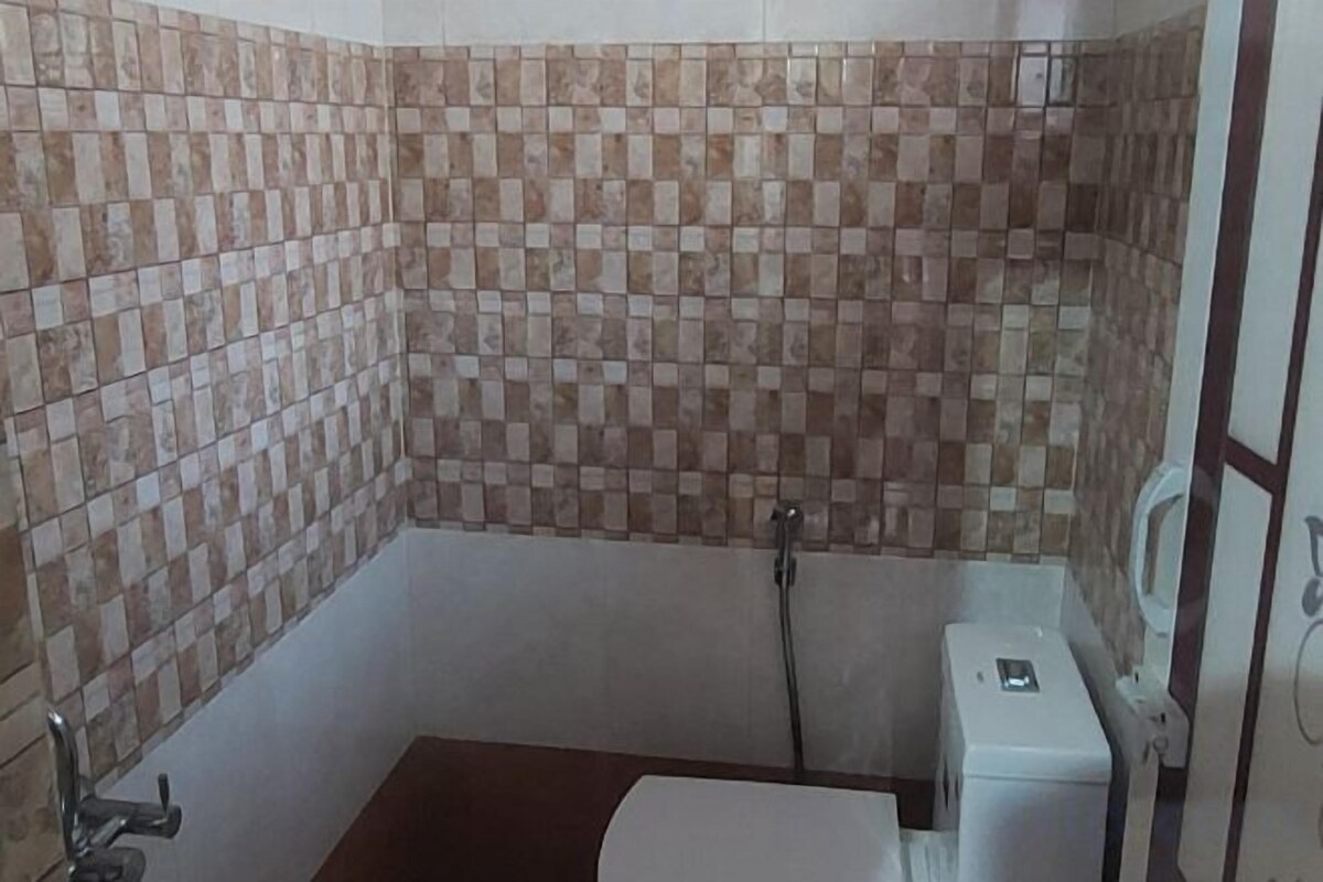 Bathroom | Shower, rainfall showerhead, free toiletries, hair dryer (on request)
