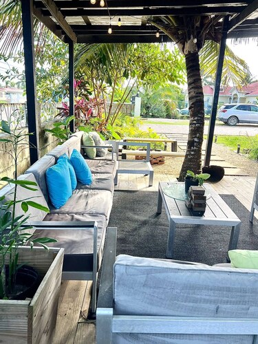 2 bedroom Guest House w/comp ride to the airport