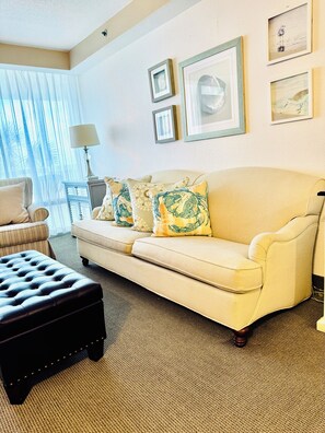 Smart TV - Ocean Front well furnished 1-bedroom condo with great view! (Daytona Beach)