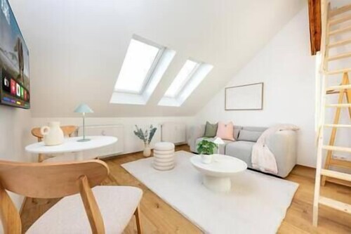 LOVELY_COZY_Apartment