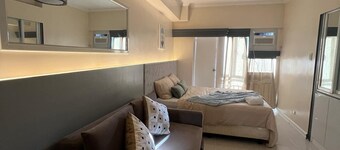 Studio with City view,few minutes to  Skyranch and Peoples Park and PicnicGroove